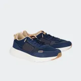 Championes Hey Dude modelo Sirocco Alta Craft, de diseño vintage en color azul marino. Presentan una combinación de materiales textiles y detalles en cuero, con cordones de cuerda y suela blanca ligera y flexible.