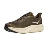 Championes de running Hoka Mach 6, color verde oliva con entresuela en tono crema. Presentan un diseño de malla técnica transpirable y logo de la marca en el lateral.