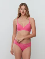 Soutien color beige de lycra sin aro y con copa formada, marca Montelle.