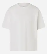 Remera básica de corte overboxy color marrón, con cuello redondo y mangas cortas holgadas.