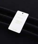 Remera deportiva de manga corta y cuello redondo, confeccionada en tejido tech fleece con tecnología dry que facilita la transpiración y el secado rápido. Presenta un corte comfort holgado y diseño liso sin estampas.