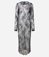 Vestido midi de encaje negro con diseño de transparencia, corte recto, cuello redondo y mangas largas.