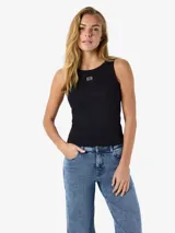 Top sin mangas negro de corte ajustado, confeccionado en tejido acanalado con cuello redondo y detalle de pequeño logo bordado en el pecho.