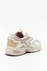 Championes deportivos Paddock modelo Equal, combinación de blanco, rosado y detalles en tostado. Confeccionados en malla y material sintético, con diseño chunky y suela gruesa.