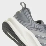 Championes de running Adidas Supernova Ease 2, color gris con detalles en plateado y suela blanca. Presentan exterior de tela técnica, mediasuela Dreamstrike para mayor amortiguación y suela de caucho soplado para una tracción dinámica.