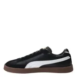 Championes urbanos Puma modelo Club II Era, color negro con detalles en blanco y suela de goma color marrón. Confeccionados en una combinación de cuero y gamuza, presentan el logo de la marca en dorado en el lateral.
