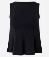 Blusa sin mangas de color blanco confeccionada en tejido punto roma. Presenta un diseño peplum alargado con breteles anchos y volados en el ruedo. Marca Blue Steel.