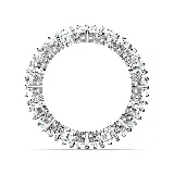 Anillo de Swarovski con piedras blancas facetadas en forma de gota, con baño de rodio.