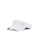 Visera deportiva Under Armour color blanco con el logo reflectante de la marca en el frente, diseñada con tejido ligero, transpirable y cierre ajustable con velcro.