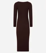 Vestido midi de punto acanalado de la marca Marfinno, color negro, de corte ajustado, con cuello barco y mangas largas.