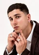 Anillo de plata 925 hipoalergénica con diseño cincelado.