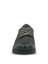 Zapato casual Hush Puppies modelo Duran, confeccionado en cuero de color gris oscuro. Presenta un diseño de cordones, cuello acolchado para mayor confort y suela de goma resistente con una ligera elevación en el talón.