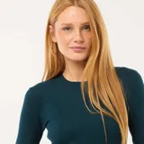 Sweater de punto acanalado con cuello redondo y mangas largas, de ajuste entallado.