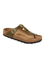 Sandalias Birkenstock modelo Gizeh Braided, color verde oliva, con tira trenzada y hebilla ajustable.