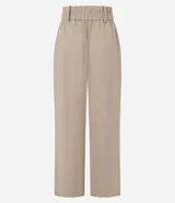 Pantalón wide leg de cintura alta y corte amplio, color beige, con doble botón frontal y bolsillos laterales.