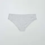 Culotte de algodón gris melange, corte clásico, con borde de encaje festoneado en cintura y aberturas de pierna.