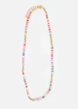 Collar corto con cadena dorada y mostacillas de colores.