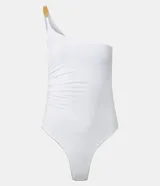 Body blanco de jersey con escote asimétrico y un solo bretel fino decorado.