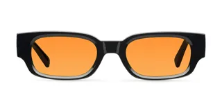 Lentes de sol rectangulares con montura gruesa de acetato color negro y lentes color naranja. Protección UV400.