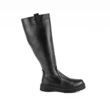 Bota de caña alta confeccionada en cuero negro, con suela track dentada y detalle de tirador en la parte superior de la caña.