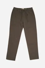 Pantalón de corte regular confeccionado en mezcla de lino y viscosa, color verde oliva. Presenta cintura elastizada con cordón de ajuste y bolsillos laterales.