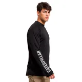 Remera de manga larga negra con diseño de mangas raglán para mayor movilidad. Presenta un logotipo estampado en la manga derecha y un triángulo reflectante en el dobladillo. Confeccionada con tecnología Coolmax para regulación térmica, protección solar UPF 50+, propiedades anti-olor, transpirabilidad y secado rápido.