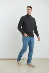 Pantalón de jean de corte skinny, color azul.