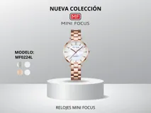 Reloj de pulsera Mini Focus para mujer, con caja redonda de metal color oro rosa, dial blanco con agujas e indicadores en tono oro rosa y pulsera de eslabones metálicos en tono oro rosa.