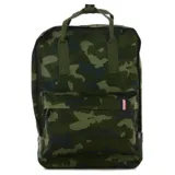 Mochila Topper de diseño funcional con estampado camuflado en tonos verdes. Cuenta con un compartimento principal amplio con cierre, un bolsillo frontal con cierre y detalle de etiqueta tricolor, y asas superiores para llevar en la mano además de correas ajustables para los hombros.