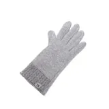 Guantes de tejido de punto en color gris, con diseño de textura trenzada en la zona de la muñeca.
