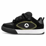 Zapatillas Airwalk modelo Bramer, color negro con detalles en verde militar y suela blanca. Presentan diseño de caña baja con cordones y aplique circular con logo en el lateral.