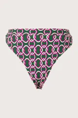 Calzón de bikini verde oscuro con estampado geométrico de cadenas entrelazadas en blanco y rosa. Tiene corte de pierna alta y cobertura media.