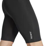 Calza corta de compresión Adidas Techfit en color negro, con cintura elástica con el logo de la marca y la palabra "TECHFIT". Cuenta con un pequeño logo blanco impreso en la pierna izquierda.