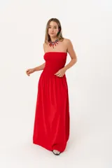 Vestido largo strapless rojo de lino imperial con nido de abeja elástico hasta la cintura y falda amplia.