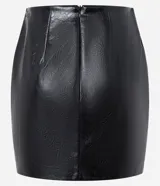 Minifalda negra de cuero sintético con textura y cierre trasero con cremallera.