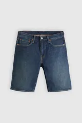 Short de denim azul de corte estándar, tiro medio y diseño clásico de cinco bolsillos.