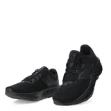 Zapatilla deportiva New Balance modelo 520 V9 para mujer, color negro con detalles en gris oscuro. Presenta capellada de malla transpirable, logo 'N' lateral y tecnología Fresh Foam en la suela.