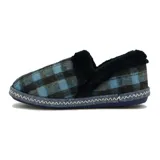 Pantuflas cerradas de tela a cuadros azul y negro, con interior de piel sintética azul marino y botón decorativo.