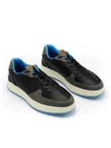 Championes urbanos blancos con detalles en gris y amarillo.