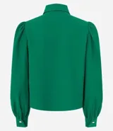 Camisa celeste de crepé con cuello inglés, manga larga abullonada y abotonadura frontal.