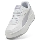 Championes urbanos Puma modelo Court Lally Skye, de diseño tipo plataforma en color blanco con detalles en gris claro. Presentan el logo de la marca en el lateral y en la lengüeta.