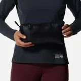 Campera negra con capucha, de pluma de 650 cuins y capa exterior Pertex® Quantum resistente a la intemperie.