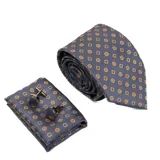 Set de corbata, pañuelo de bolsillo y gemelos, color gris con diseño de rombos dorados.
