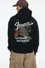 Sudadera con capucha y bolsillo canguro, color negro lavado, con estampado frontal que incluye el logo de Fender y un sombrero de vaquero.