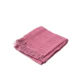 Pashmina de textura rugosa y acabado desflecado en los extremos, en color bordó.