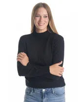 Buzo de tejido de punto color beige, con cuello alto y mangas largas. Presenta un diseño de calce ajustado con puños y ruedo acanalados.