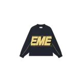 Remera de manga larga de Eme Studios color azul marino, con cuello redondo y diseño gráfico frontal con la palabra "EME" en color amarillo enmarcada por líneas diagonales amarillas que continúan en las mangas.