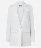 Blazer oversized de viscosa color blanco, con solapas en el cuello y cierre de un botón.