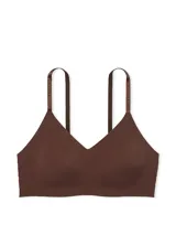 Bralette marrón con escote en V, sin aros y con relleno fijo. Presenta tirantes ajustables con el logo estampado y tecnología de soporte de silicona en la banda.
