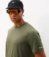 Remera de hombre Get Over, modelo Regular Dry de manga corta y cuello redondo, confeccionada en poliamida con tecnología de secado rápido y aplicaciones reflectivas.